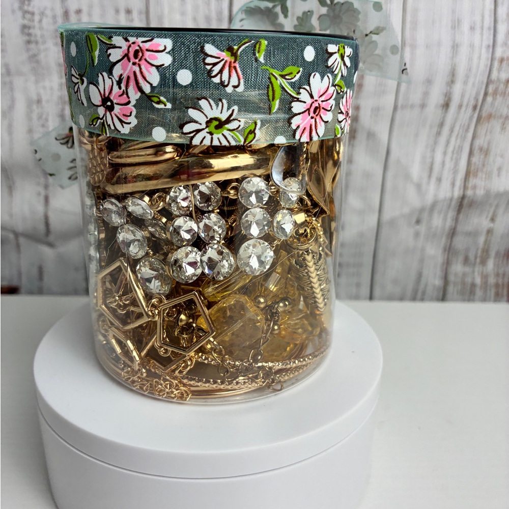 Mystery Treasure 16 oz Jar  – Lot 0229 - Picture 4 of 6